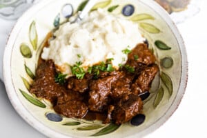 beef tips with gravy and mashed potatoes